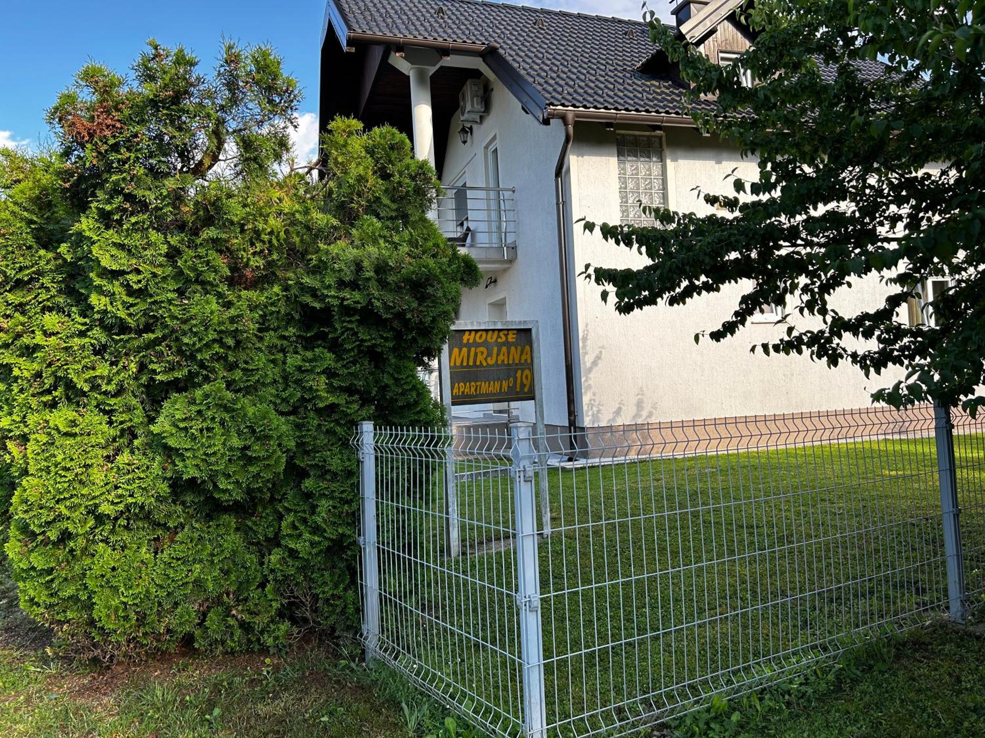 House Mirjana Hotel Smoljanac Exterior photo